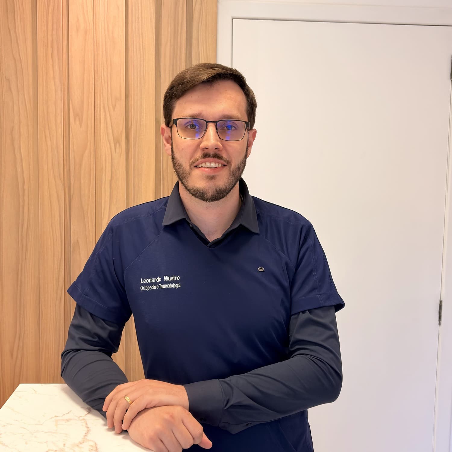 Dr. Leonardo Wustro — Ortopedista em Curitiba especialista em tratamento da dor e pé e tornozelo