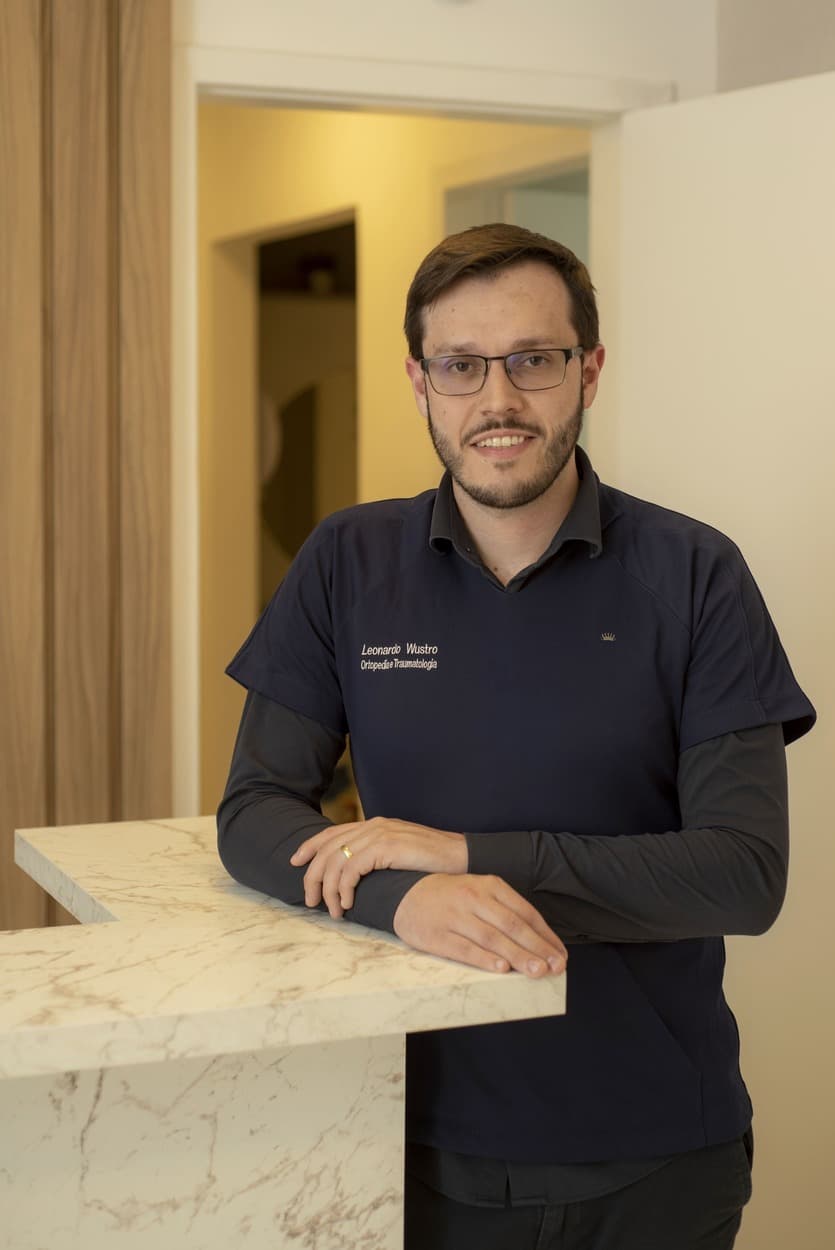 Dr. Leonardo Wustro — Ortopedista em Curitiba especialista em tratamento da dor e pé e tornozelo