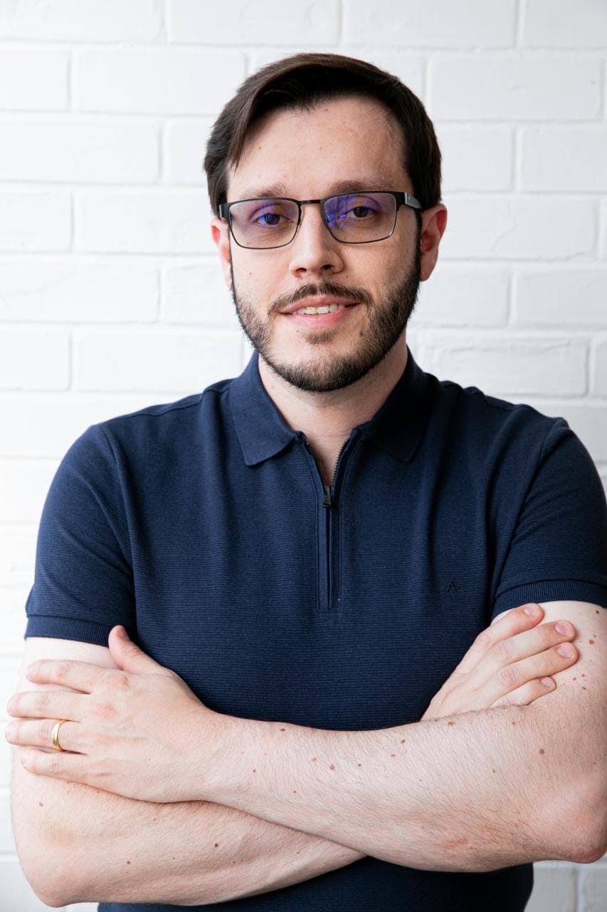 Dr. Leonardo Wustro